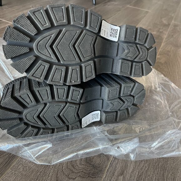 ASOS DESIGN Arlo premium leather chunky chelsea boots in black - Picture 5 of 6